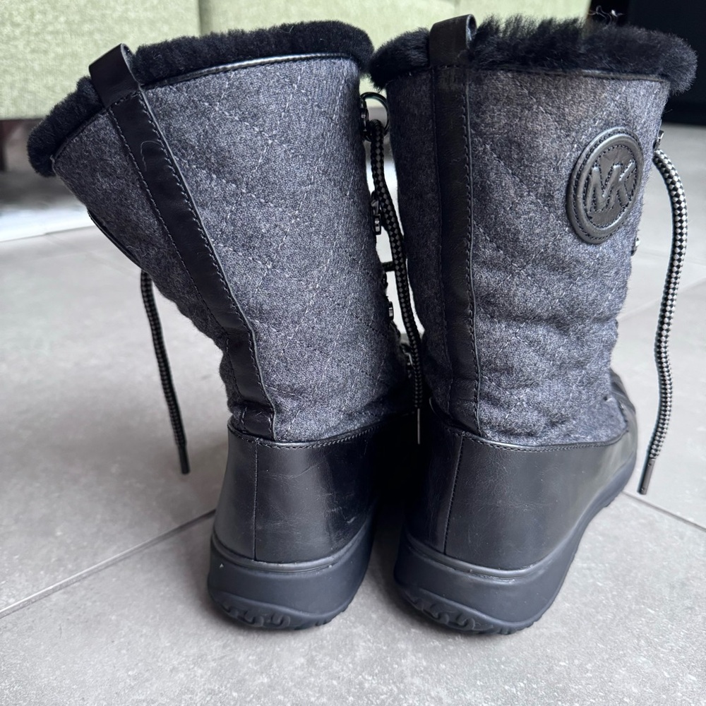 Women’s Michael Kors Winter Snow Boots - Picture 4 of 5